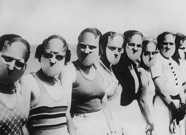 12. Участницы конкурса красоты "Мисс красивые глаза" во Флориде прячут лица за масками, чтобы судьи оценивали только глаза, 1930 год