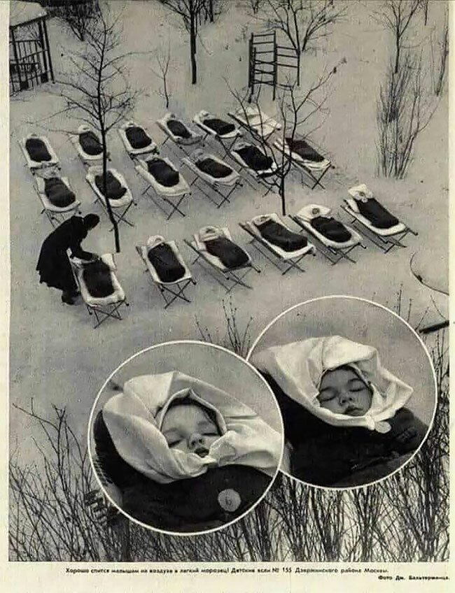15. Дети во время дневного сна в московских яслях, 1958 год