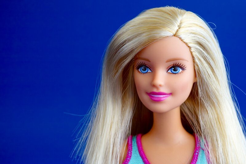 Вечно молодая: легендарной кукле Барби исполнилось 60 лет