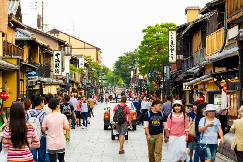 За что японцы выгоняют европейских туристов?