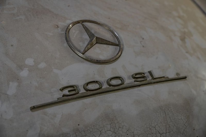 Как выглядит простоявший 60 лет в гараже Mercedes-Benz 300SL Gullwing 