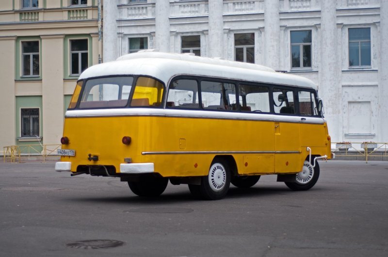 Полный автобус людей: тест-драйв Robur LO 3000