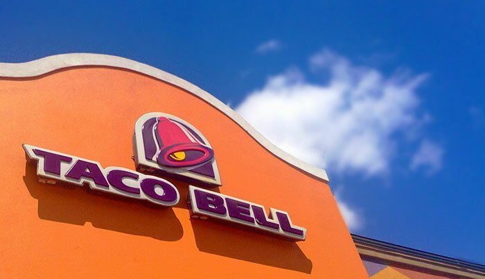 30. В 2018 году фастфудный ресторан Taco Bell был признан лучшим мексиканским рестораном в США