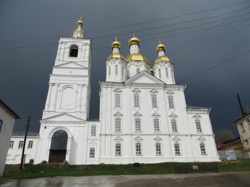 Арзамас. Храмы, розовые комсомольцы и взрыв