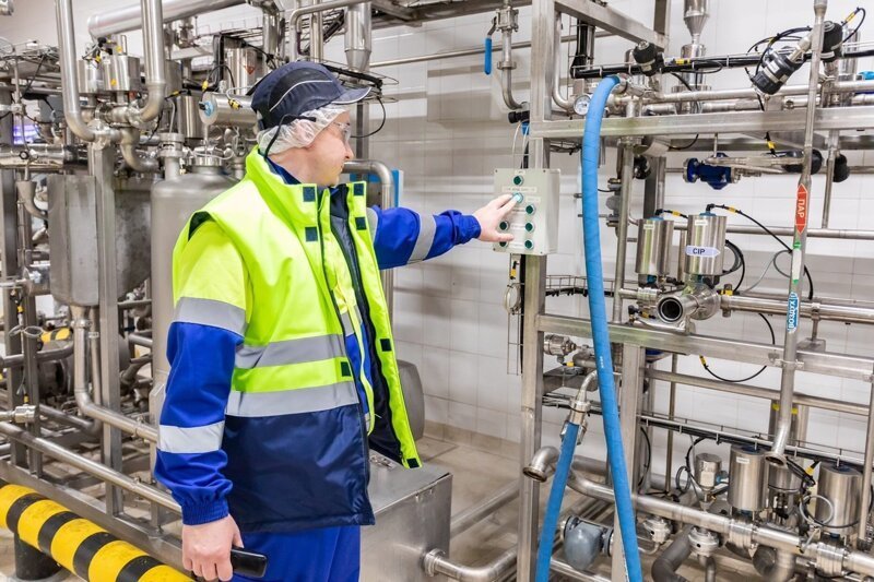 На Лианозовском молочном комбинате в Москве запущены новые линии по производству йогурта и творога