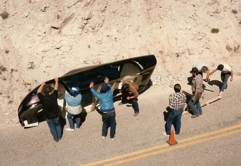Фото сьемочного процесса в Аризоне с одним из муляжей кузова Dodge M4S в роли турбо-перехватчика