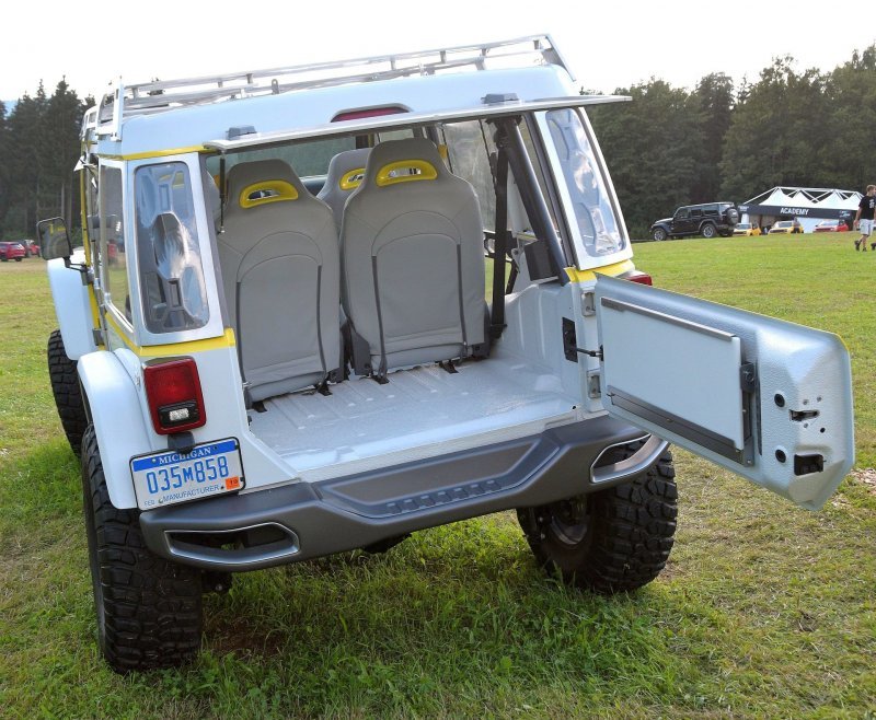 Пластмассовый мир победил: Jeep Wrangler из полиэтилена