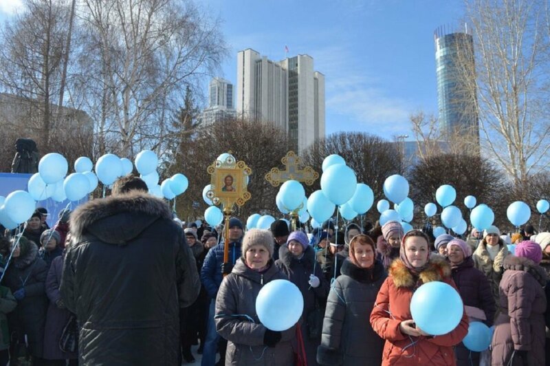 Студентам из Екатеринбурга предложили закрыть прогулы в обмен на участие в молебне