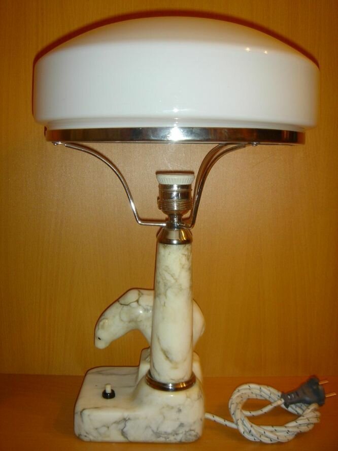 2. Настольная лампа