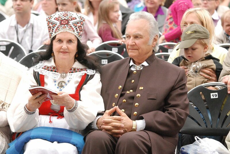Внучки президента Эстонии хорошо расслабились в резиденции деда
