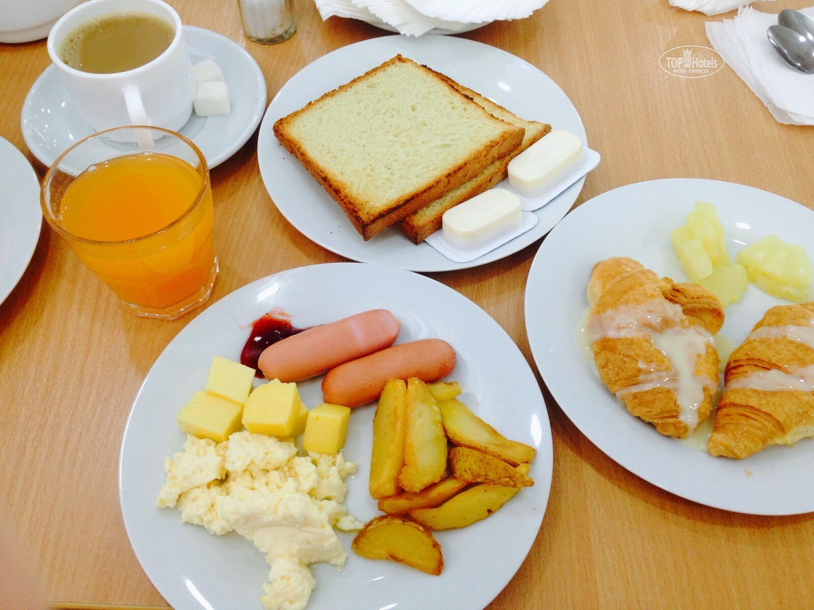 Included breakfast hotel. Сочи парк отель Завтраки. Завтрак в столовой. Завтрак в гостинице. Порционные Завтраки в отелях.