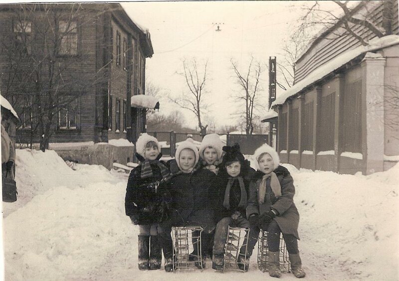 Девчонки с нашего двора. Фото 1969 г. из архива А. Ку