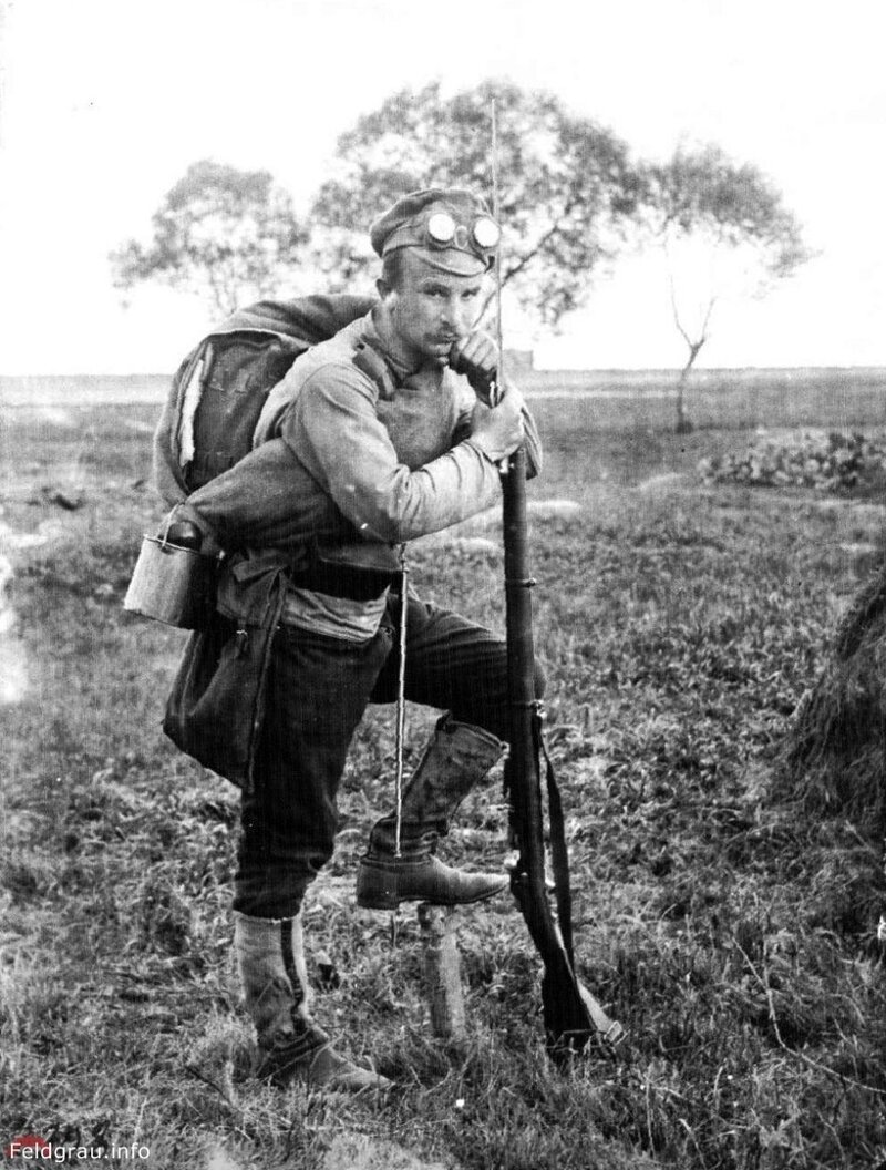 Русский солдат во Франции перед боем. Западный фронт Первой мировой войны, 1916 год. 