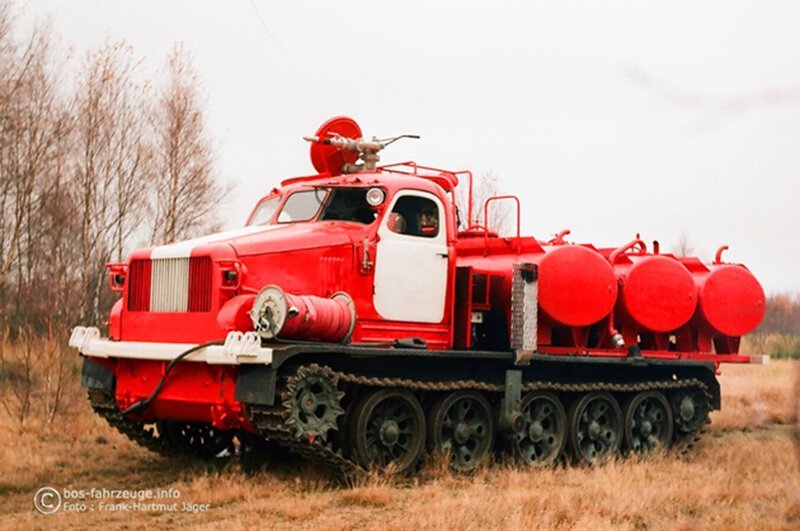 Лесная пожарная машина на базе артиллерийского тягача АТ-Т 