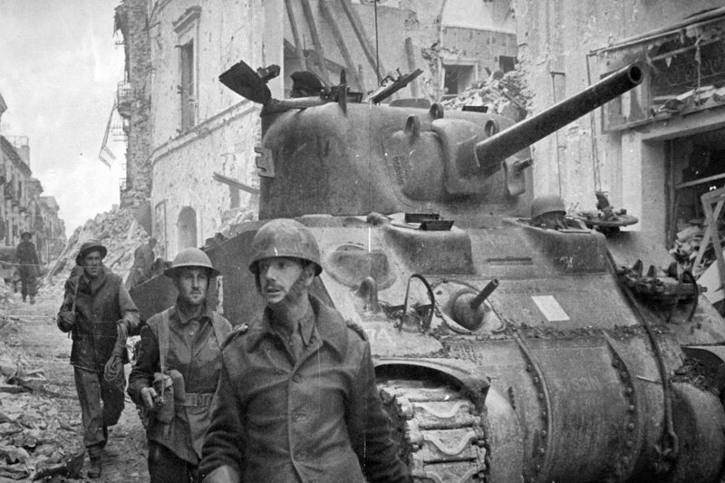 Город Ортона на Адриатическом побережье, Италия, 1944 год. Канадские войска. 
