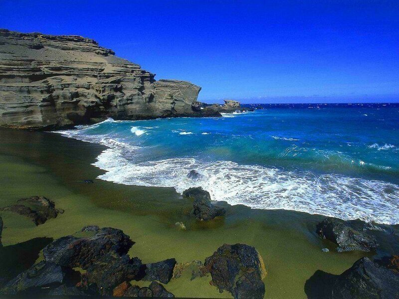 1. Зеленый пляж Папаколеа, Гавайи