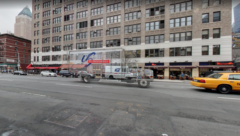 Ранее глазастые пользователи сети разглядели на панораме улиц Нью-Йорка "призрачный грузовик"