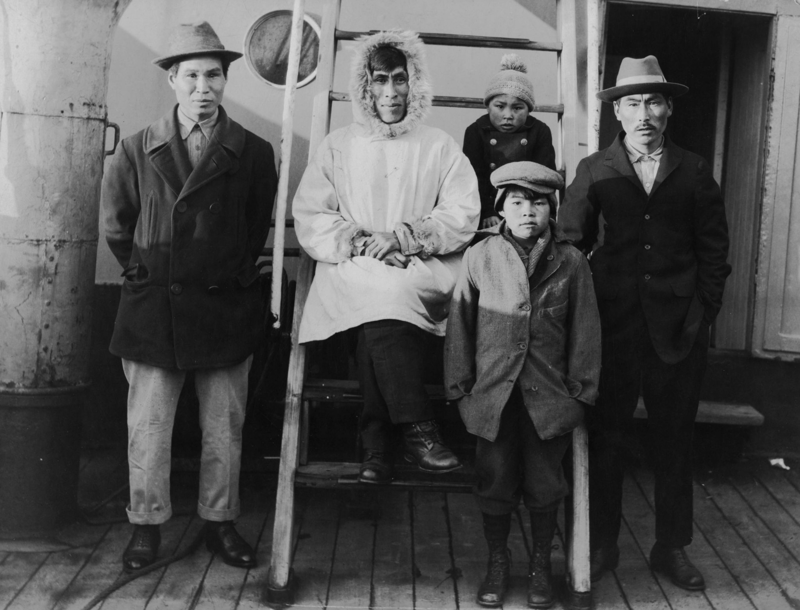 Группа эскимосов с острова Врангеля. 28 февраля