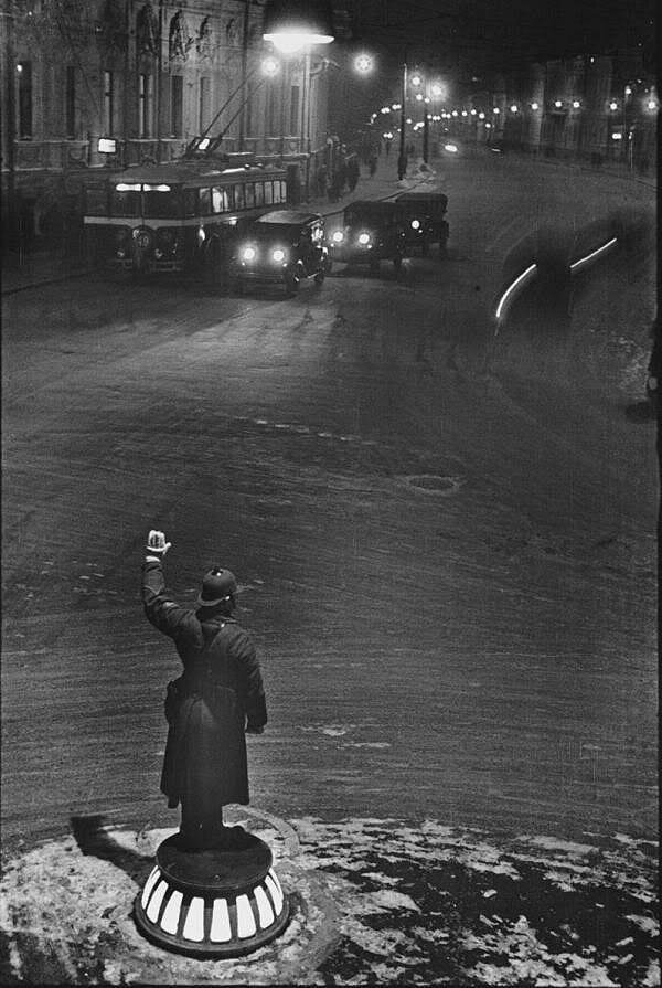 Регулировщик ночью на Арбатской площади, 1936 год