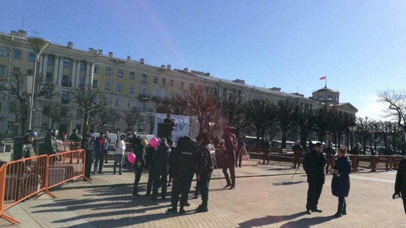 «Полтора землекопа»: на митинг у Финляндского вокзала в Санкт-Петербурге никто не пришел
