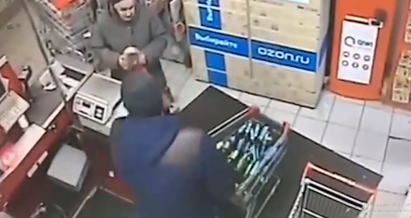 Москвич вынес из "Дикси" 105 бутылок пива, не заплатив ни копейки: видео