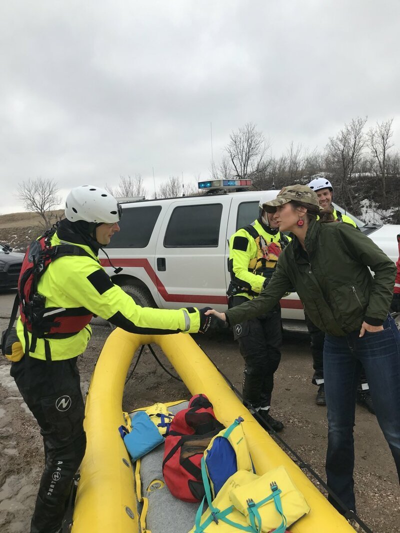 24 марта губернатор Южной Дакоты Ноэм Кристи посетила резервацию и поблагодарила спасателей за оказанную помощь
