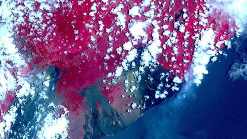 Извержение вулкана видно из космоса