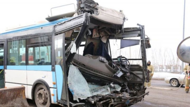 Авария дня. Три автобуса столкнулись в Нур-Султане
