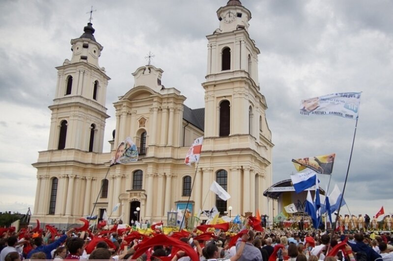 Белоруссия. Будславский фест — традиционное шествие в честь Будславской иконы Божией Матери в деревне Будслав
