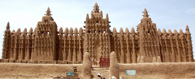 Мали. Традиция отмечать раз в семь лет ремонт крыши Камаблона, священного дома в Кангабе