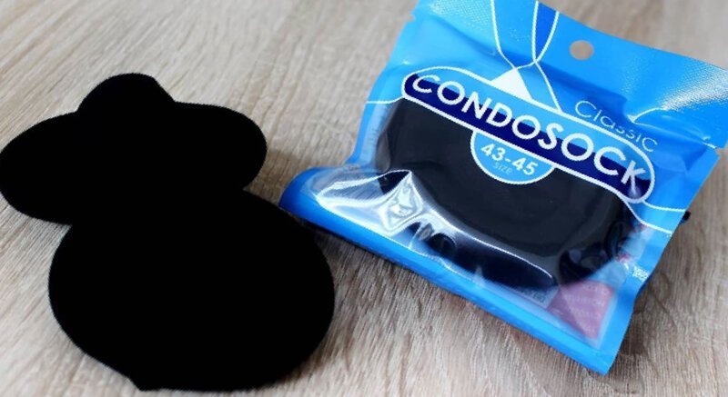 Белорусский чулочный комбинат выпустил носки в виде презервативов. «Натянуть? Легко!»