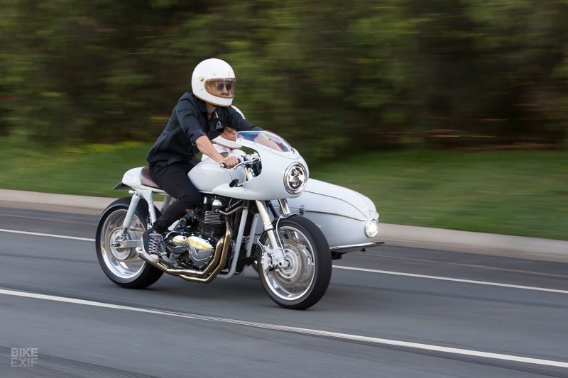Кастом-байк Triumph Scrambler с коляской от австрийской компании Purpose Built Moto
