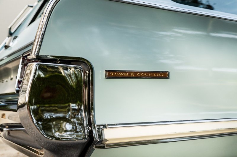 Классический универсал Chrysler Town & Country 1966