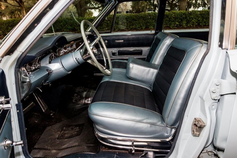 Классический универсал Chrysler Town & Country 1966