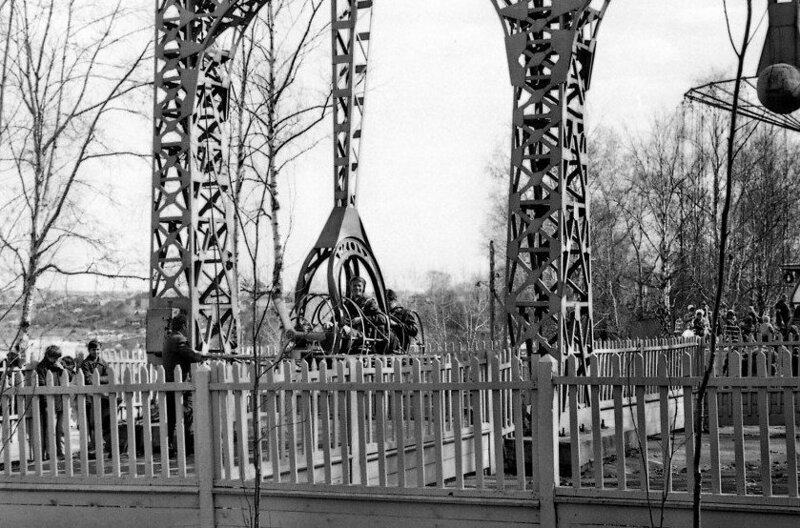 Назад в детство: один день в парке на любимых советских аттракционах