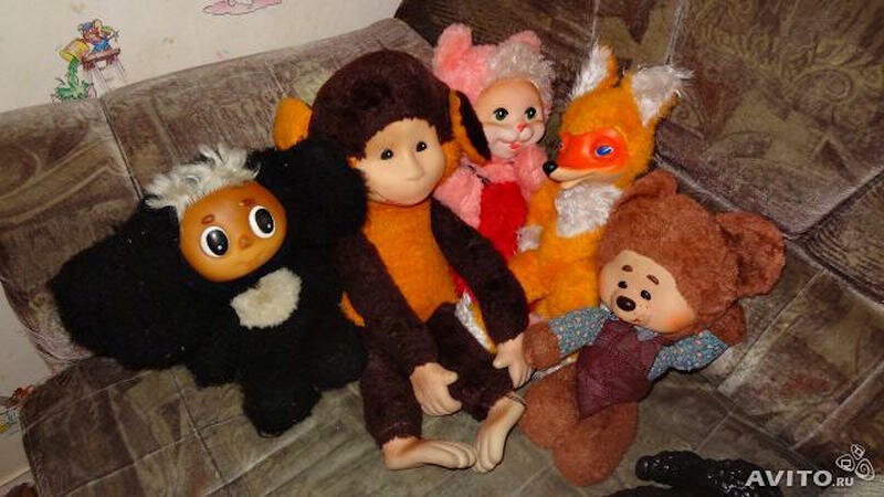 7. Теперь плавно перейдем к игрушкам. Понятное дело, что девочки любили гэдээровских кукол, а мальчики — машинки и луноходики.