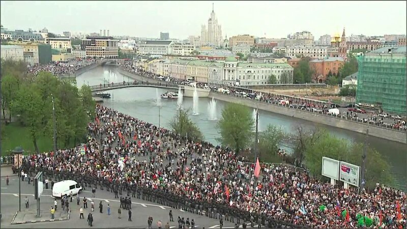 "Я не русский, я - советский!" Кто пытается оседлать "красный" протест?