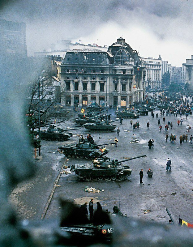 20. Танки на улицах Бухареста во время румынской революции 1989 года архив, исторические фото, фото, фото из прошлого