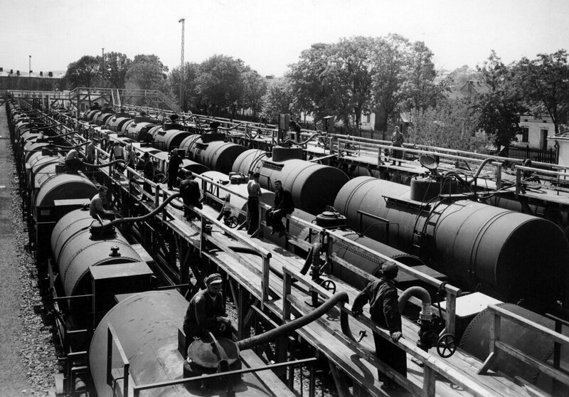 2. Советскую нефть перекачивают для отправки в Третий Рейх, 1940 год