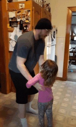 Все хотят к папе на ручки