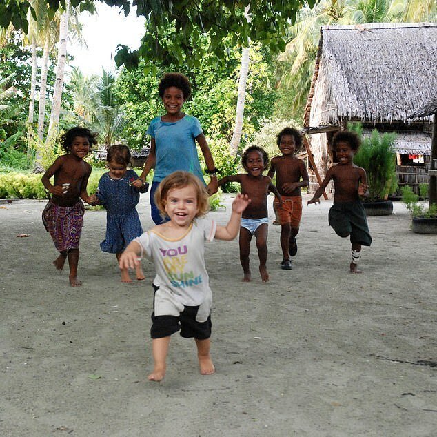 2-летний Индиго с друзьями, Папуа-Новая Гвинея