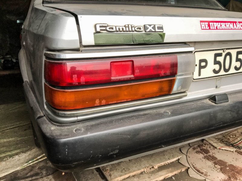 Праворульная Mazda Familia 1984 года с пробегом 80 тысяч километров