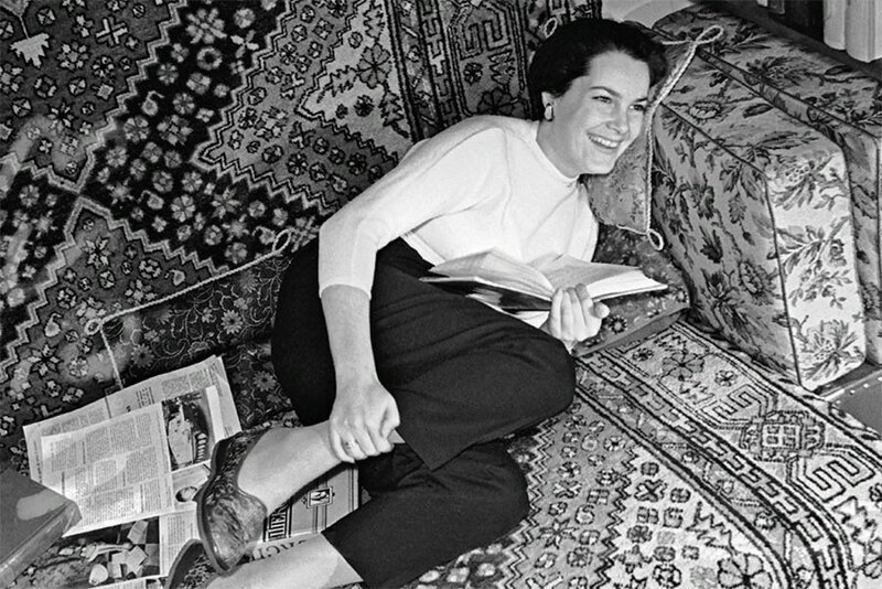 20. Элина Быстрицкая в домашней обстановке, 1958 г.