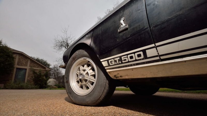 Редкий Shelby GT500 1968 года был найден в ветхом сарае