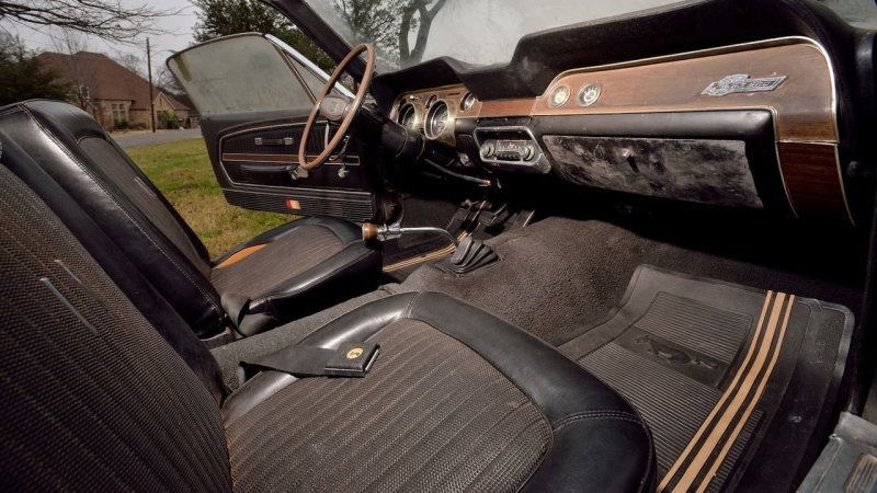 Редкий Shelby GT500 1968 года был найден в ветхом сарае