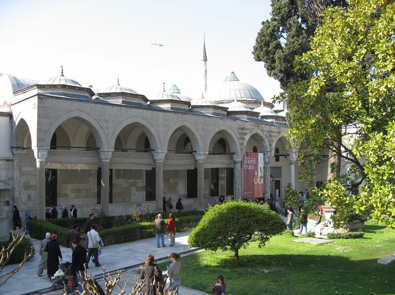 Здание Тайных палат в третьем дворе дворца Топкапи, где находится хранилище святых реликвий.