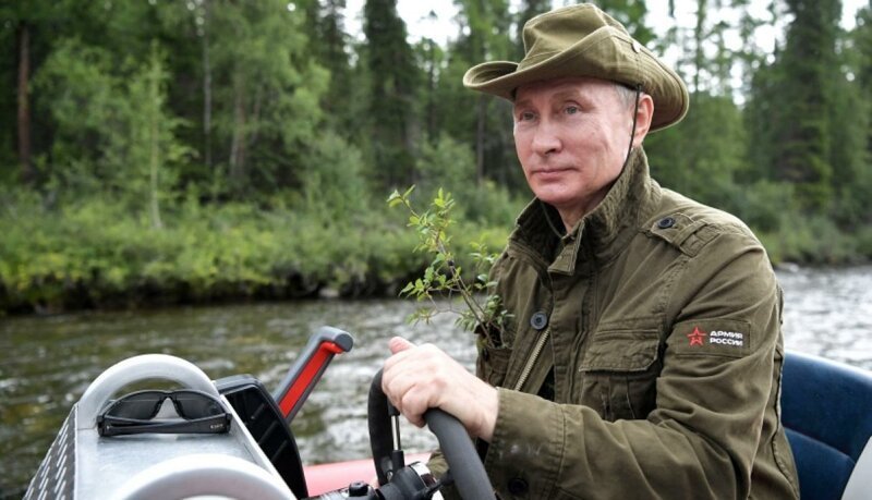 Куртку Путина пустили в свободную продажу