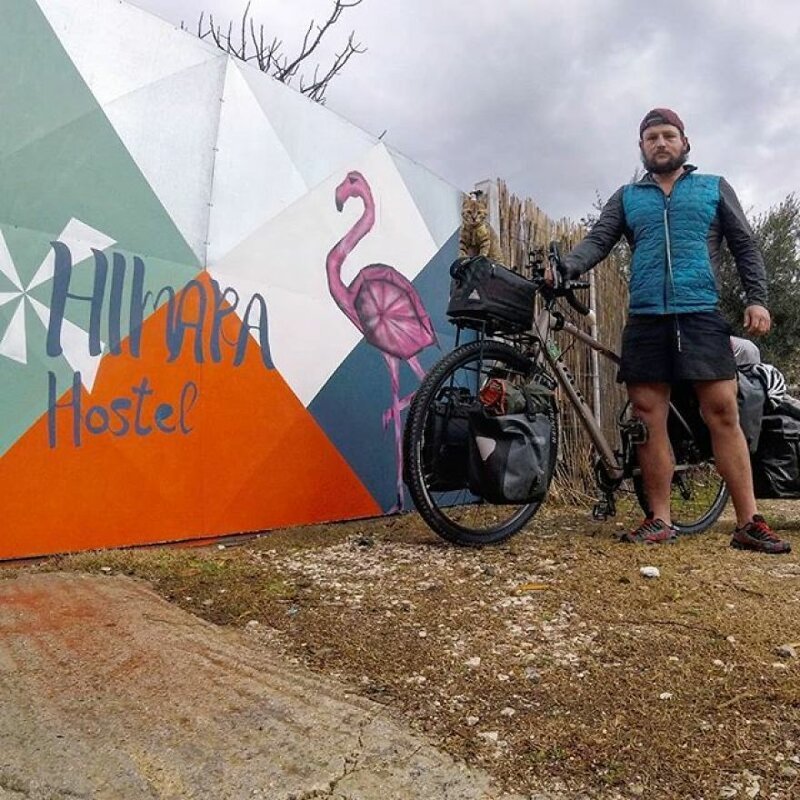 Шотландец решил объехать мир на велосипеде и неожиданно нашел четвероногую компаньонку