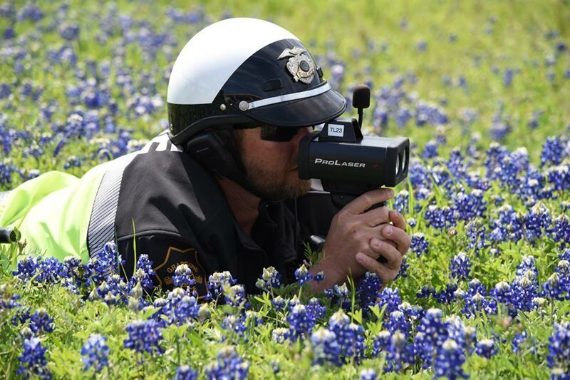 Полицейские США устроили цветочную фотосессию и покорили соцсети ?