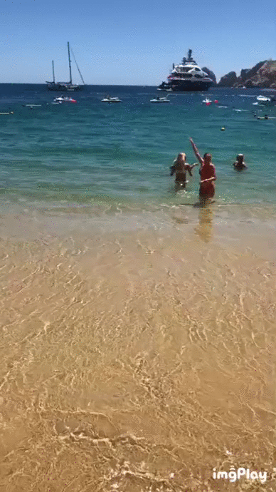 Когда увидел красивых девушек Когда увидел красивых девушек